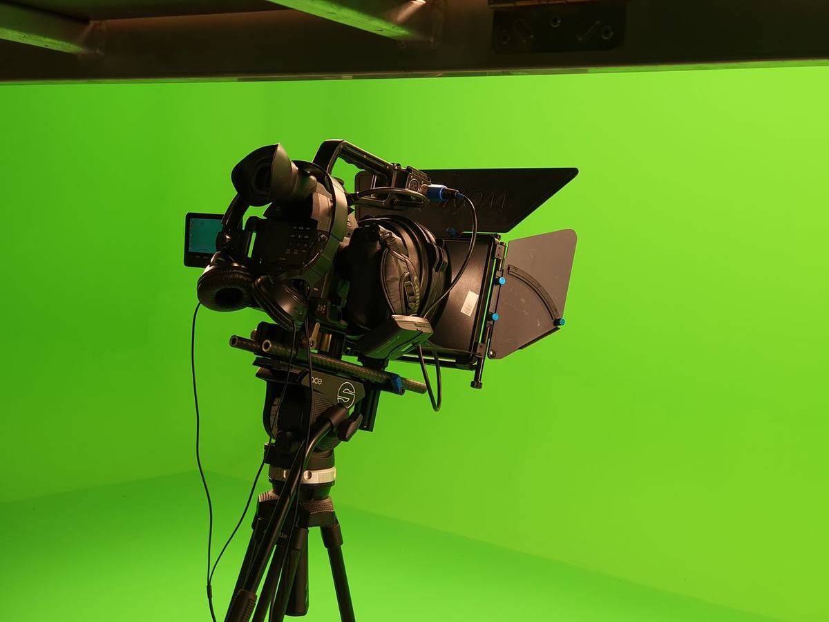 Estudio virtual con pared LED para rodaje vertical