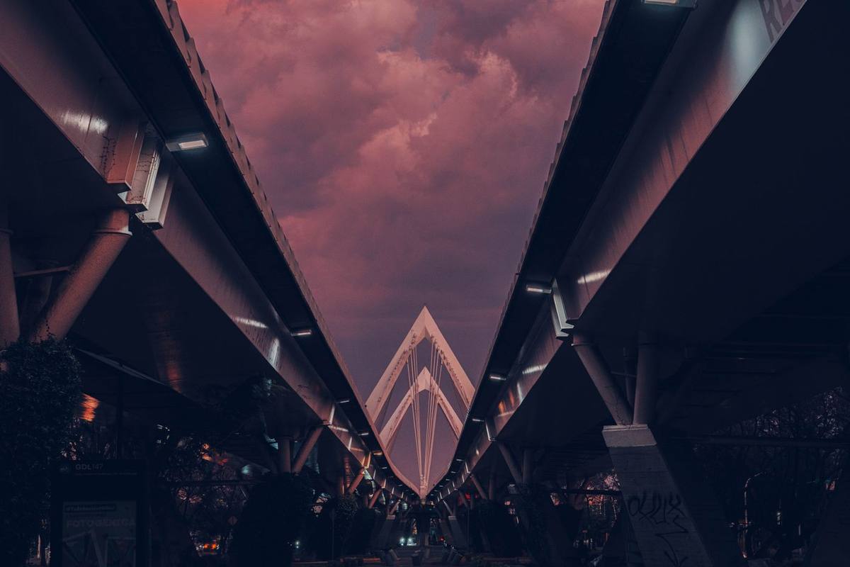 Puente Matute Remus de Guadalajara al crepúsculo